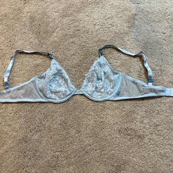 Victoria's Secret Lace bra 36C - Picture 2 of 4
